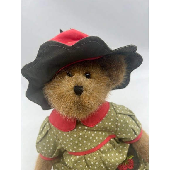 Colleen Strawberry Boyds Strawberry Fields Collection, Issued for Spring 2006; - Picture 1 of 3